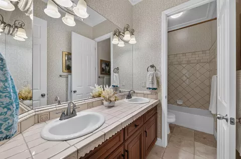 Bath - 3283 Buckingham Ave, Clovis, CA 93619 photo 1 of 5