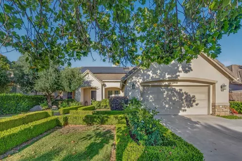 1943 N Douglas Ave, Clovis, CA 93619