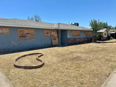 2153 Knowles St, Selma, CA 93662