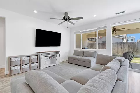 Living - 4076 Dennis, Clovis, CA 93619 photo 2 of 2