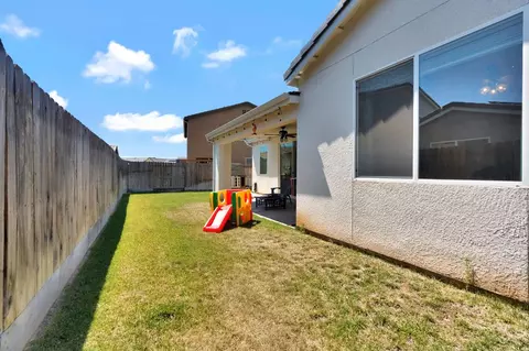 Exterior - 4076 Dennis, Clovis, CA 93619 photo 6 of 7