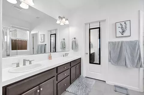 Bath - 4076 Dennis, Clovis, CA 93619 photo 2 of 3