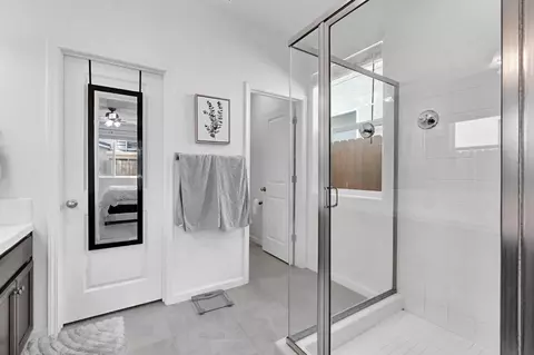 Bath - 4076 Dennis, Clovis, CA 93619 photo 3 of 3