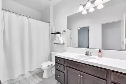 Bath - 4076 Dennis, Clovis, CA 93619 photo 1 of 3