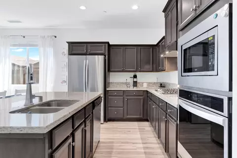 Kitchen - 4076 Dennis, Clovis, CA 93619 photo 2 of 4