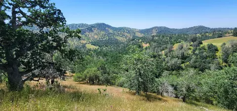 1 Lazy L Summit Ln, Coarsegold, CA 93614