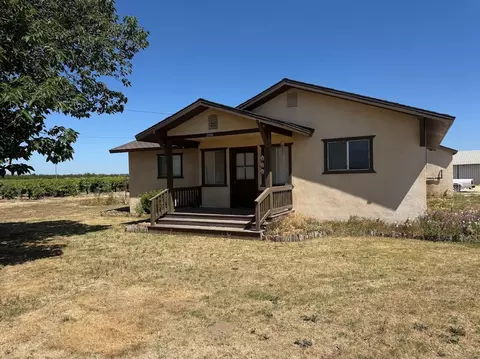 Exterior - 376 E Klepper, Caruthers, CA 93609 photo 3 of 5