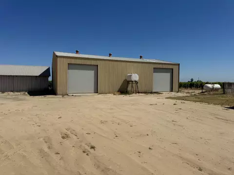 376 E Klepper, Caruthers, CA 93609 photo 3