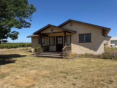 376 E Klepper, Caruthers, CA 93609 photo 2