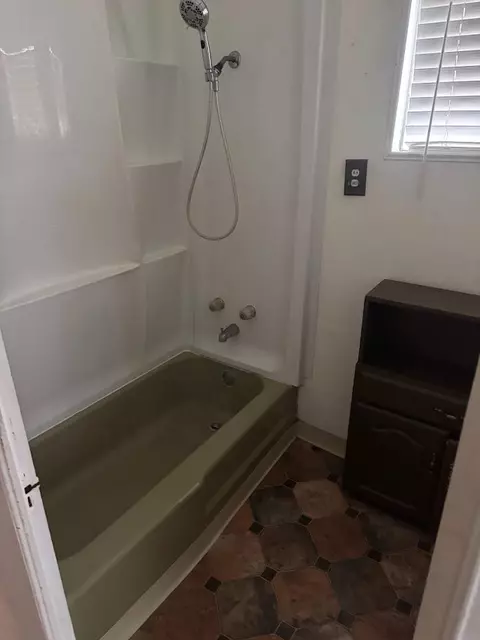 Bath - 376 E Klepper, Caruthers, CA 93609 photo 2 of 2