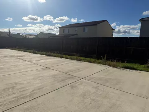 Exterior - 518 Traverse Dr S, Madera, CA 93636 photo 5 of 9