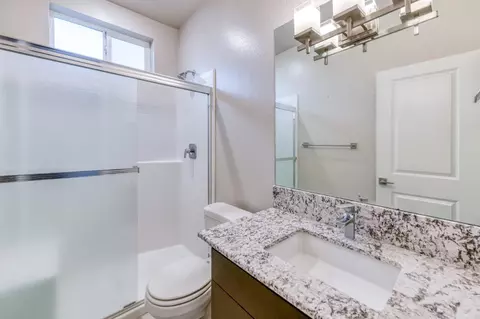 Bath - 518 Traverse Dr S, Madera, CA 93636 photo 4 of 4