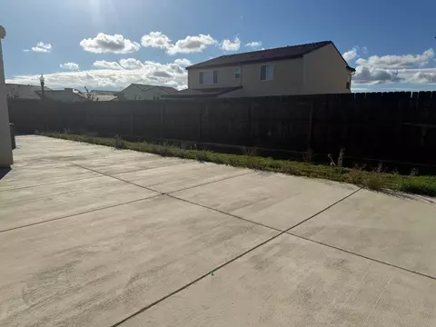 Exterior - 518 Traverse Dr S, Madera, CA 93636 photo 6 of 9