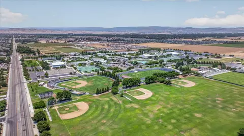 View/Area - 3532 Hampton Way, Clovis, CA 93619 photo 1 of 3
