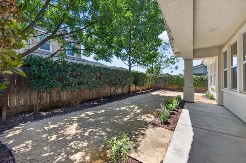 Exterior - 3532 Hampton Way, Clovis, CA 93619 photo 2 of 5