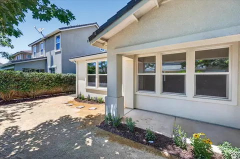 Exterior - 3532 Hampton Way, Clovis, CA 93619 photo 4 of 5
