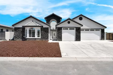 8215 Lake Shore Dr, Chowchilla, CA 93610