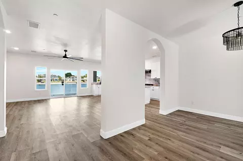 8215 Lake Shore Dr, Chowchilla, CA 93610
