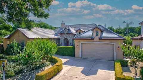 11 W Jordan Ave, Clovis, CA 93611
