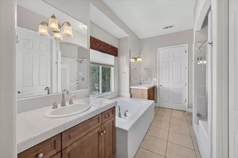 Bath - 11 W Jordan Ave, Clovis, CA 93611 photo 4 of 5