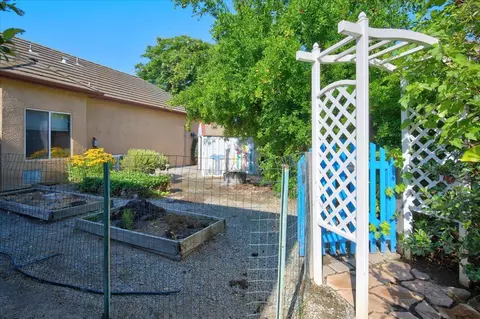 Exterior - 11 W Jordan Ave, Clovis, CA 93611 photo 14 of 17