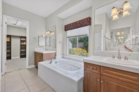 Bath - 11 W Jordan Ave, Clovis, CA 93611 photo 2 of 5