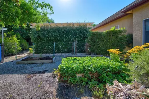 Exterior - 11 W Jordan Ave, Clovis, CA 93611 photo 16 of 17