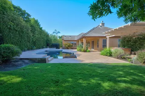 Exterior - 11 W Jordan Ave, Clovis, CA 93611 photo 11 of 17