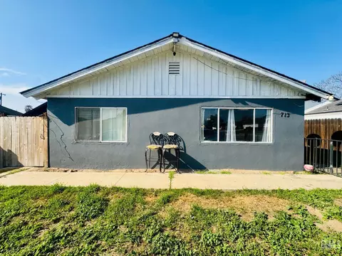 713 Iris St, Bakersfield, CA 93308