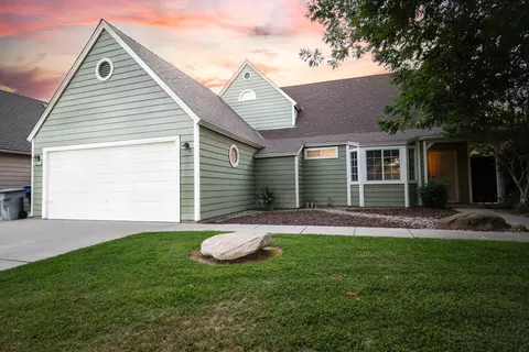 5427 N Aurora Ave, Fresno, CA 93722