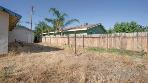 Exterior - 429 E Valley St, Coalinga, CA 93210 photo 4 of 5