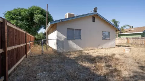 Exterior - 429 E Valley St, Coalinga, CA 93210 photo 5 of 5