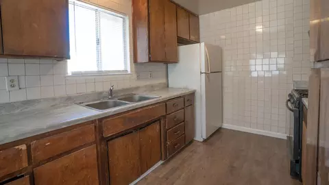 Kitchen - 429 E Valley St, Coalinga, CA 93210 photo 2 of 4