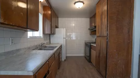 Kitchen - 429 E Valley St, Coalinga, CA 93210 photo 4 of 4