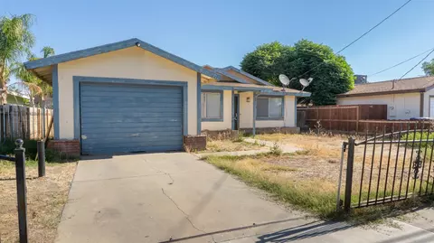 Exterior - 429 E Valley St, Coalinga, CA 93210 photo 2 of 5