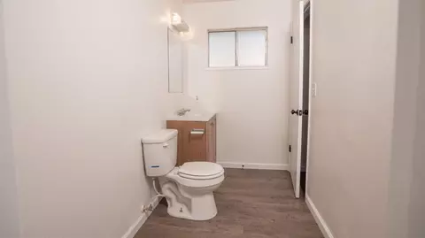 Bath - 429 E Valley St, Coalinga, CA 93210 photo 1 of 2
