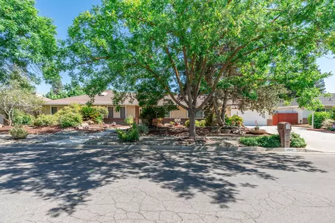 1547 E Fallbrook Ave, Fresno, CA 93720