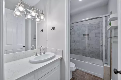 Bath - 1802 N Kaweah Ave, Clovis, CA 93619 photo 1 of 6