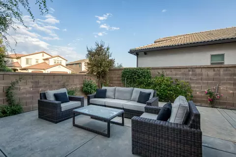 Exterior - 1802 N Kaweah Ave, Clovis, CA 93619 photo 19 of 25
