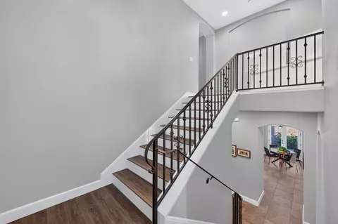 Entry Way - 1802 N Kaweah Ave, Clovis, CA 93619 photo 4 of 9