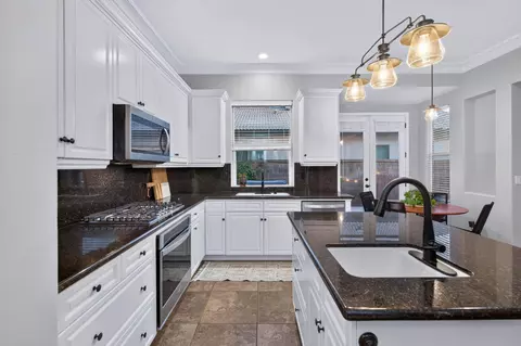 Kitchen - 1802 N Kaweah Ave, Clovis, CA 93619 photo 3 of 6
