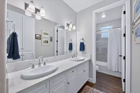 Bath - 1802 N Kaweah Ave, Clovis, CA 93619 photo 3 of 6
