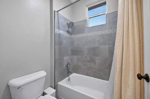 Bath - 1802 N Kaweah Ave, Clovis, CA 93619 photo 4 of 6