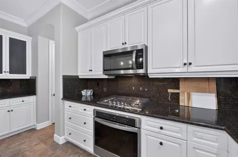 Kitchen - 1802 N Kaweah Ave, Clovis, CA 93619 photo 5 of 6