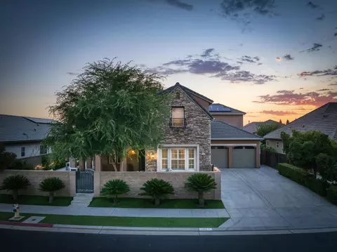 Exterior - 1802 N Kaweah Ave, Clovis, CA 93619 photo 5 of 25
