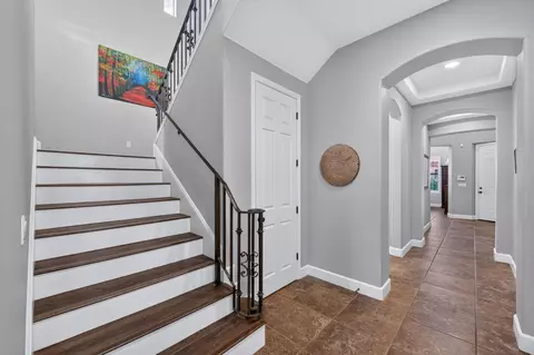 Entry Way - 1802 N Kaweah Ave, Clovis, CA 93619 photo 3 of 9