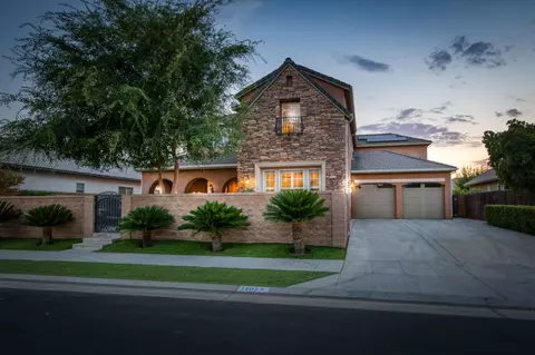 Exterior - 1802 N Kaweah Ave, Clovis, CA 93619 photo 2 of 25