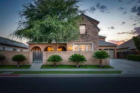 Exterior - 1802 N Kaweah Ave, Clovis, CA 93619 photo 4 of 25