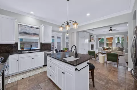 Kitchen - 1802 N Kaweah Ave, Clovis, CA 93619 photo 4 of 6