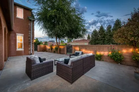 Exterior - 1802 N Kaweah Ave, Clovis, CA 93619 photo 8 of 25